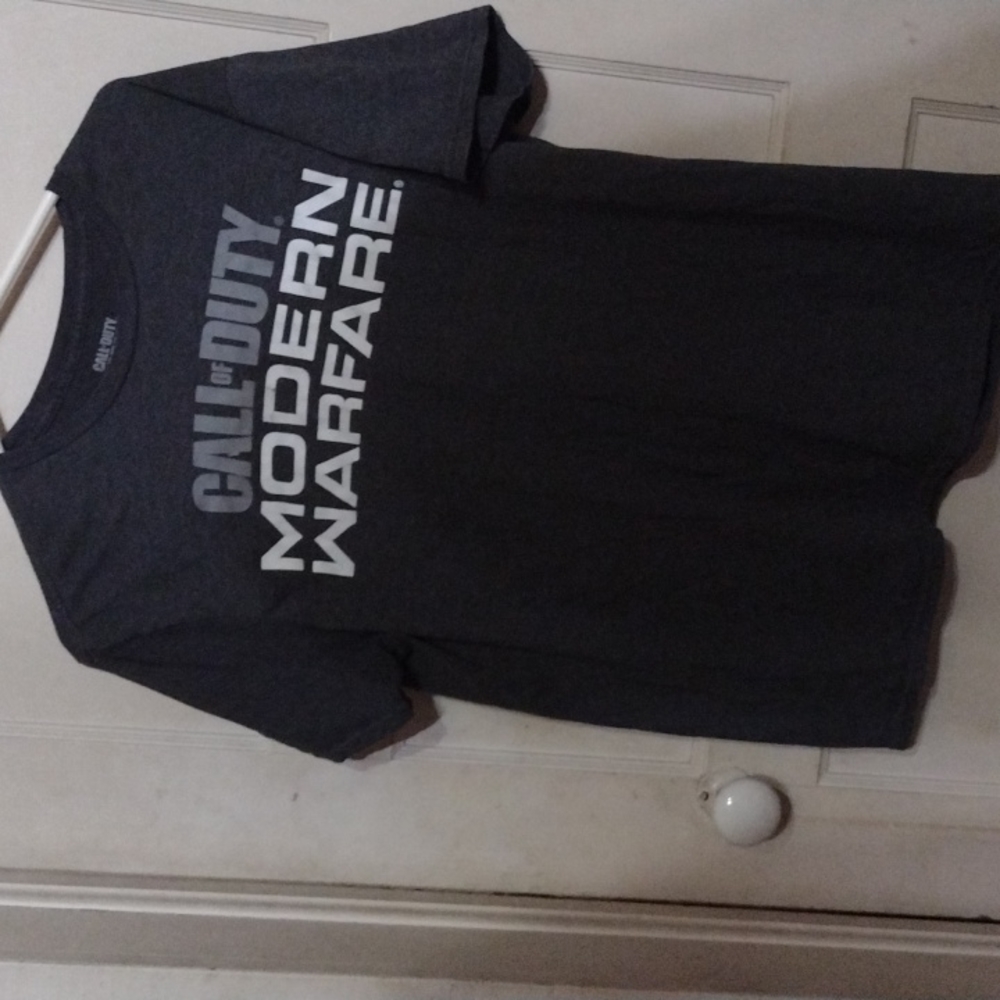 Call Of Duty Modern Warfare Men's Large Tee Shirt